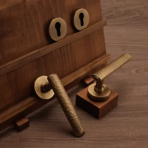 Antique Bronze Hammer Pattern French Silent Mechanical Door Lock Antique Style Magnetic Double Door Handle for Bedroom